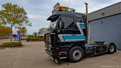 20251019-Tom-Holding-00358